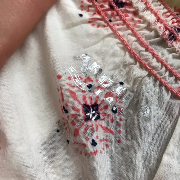 white patterned blouse - Picture 4 of 5